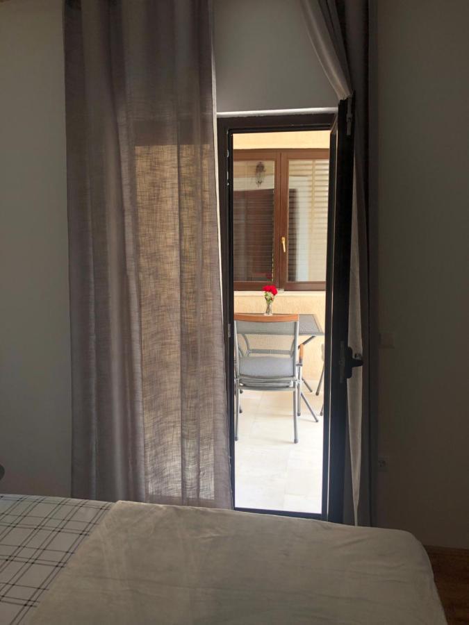 Apartman Ana Vrlika Zewnętrze zdjęcie