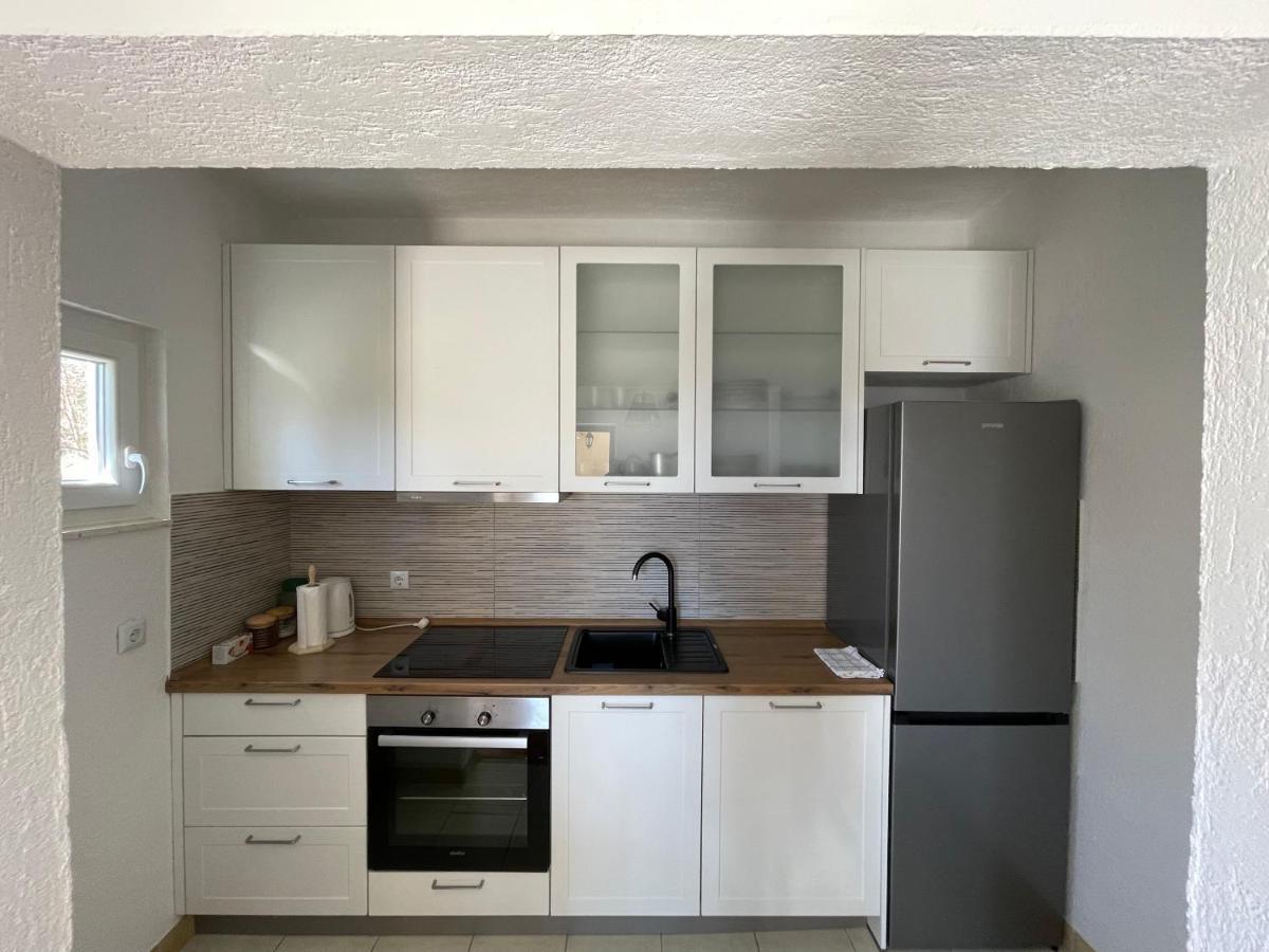Apartman Ana Vrlika Zewnętrze zdjęcie