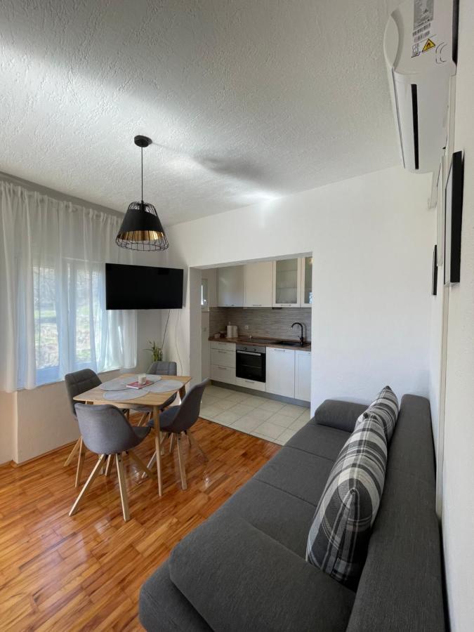 Apartman Ana Vrlika Zewnętrze zdjęcie