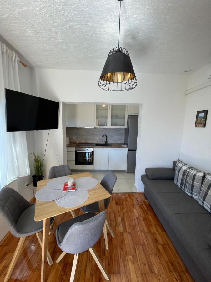 Apartman Ana Vrlika Zewnętrze zdjęcie