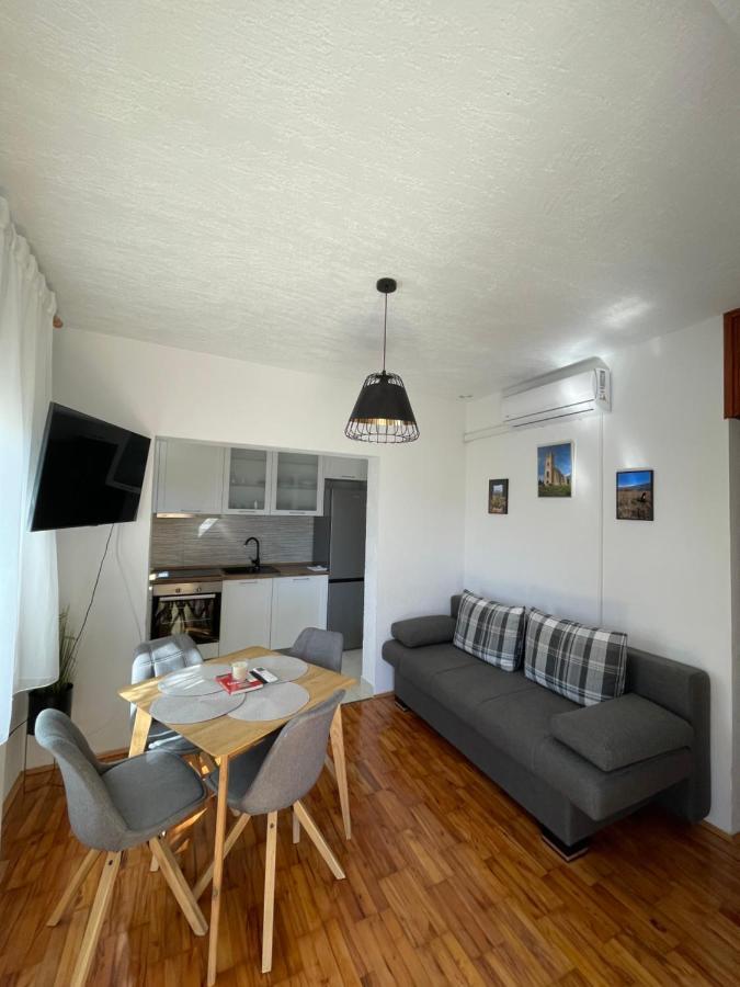 Apartman Ana Vrlika Zewnętrze zdjęcie