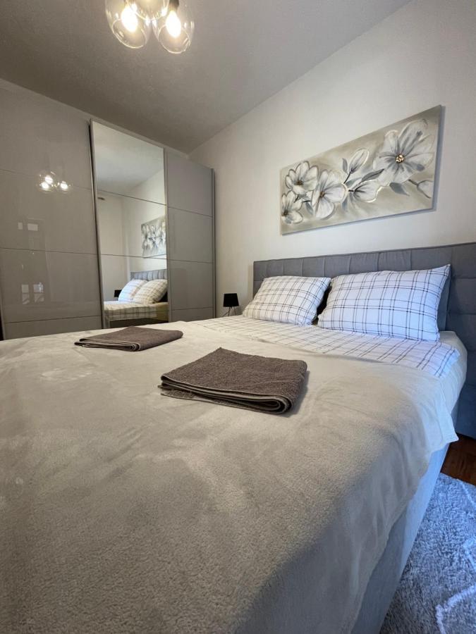 Apartman Ana Vrlika Zewnętrze zdjęcie