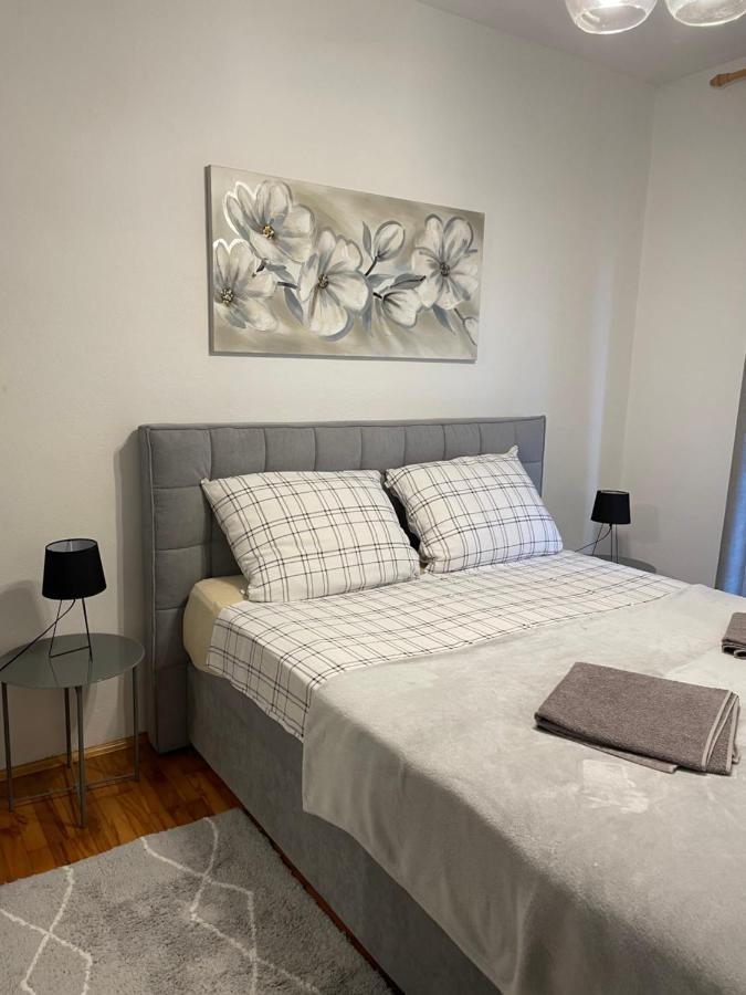 Apartman Ana Vrlika Zewnętrze zdjęcie