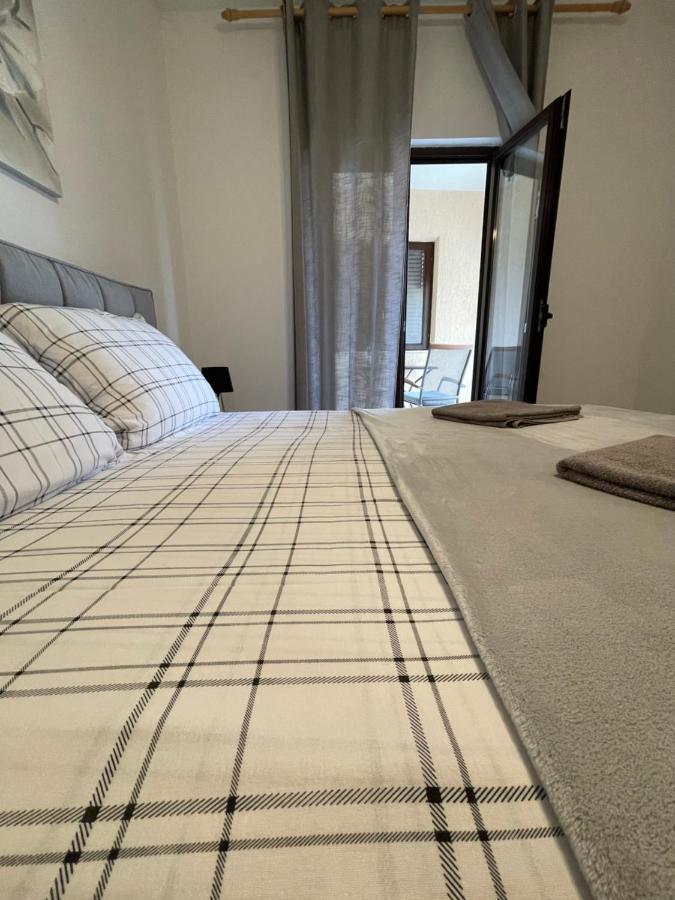 Apartman Ana Vrlika Zewnętrze zdjęcie