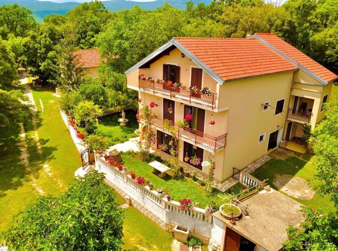Apartman Ana Vrlika Zewnętrze zdjęcie